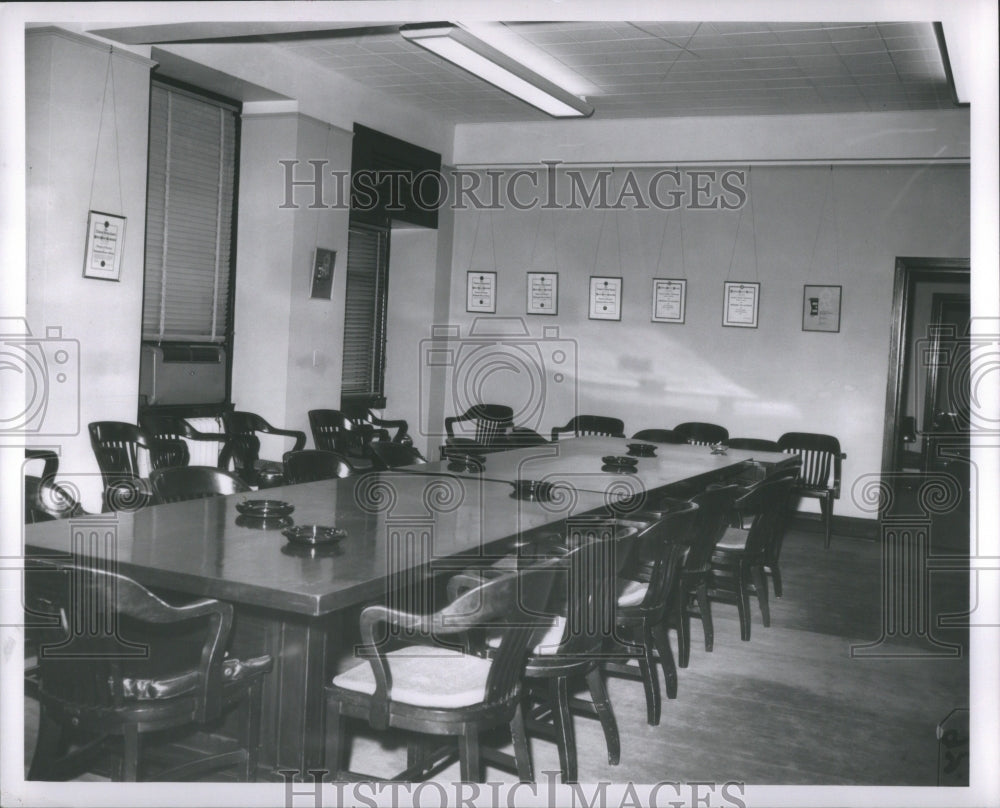 1958 Press Photo GM Building Labor Negotiations Room