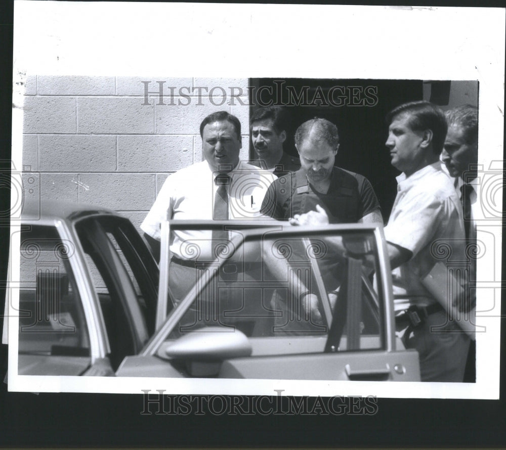 1992 Press Photo Leslie Williams Leaving Court Cuffed