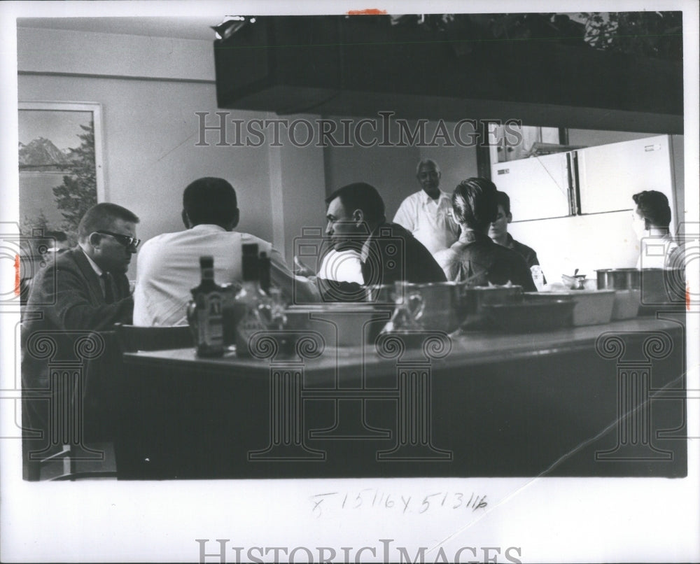 1965 Press Photo Halfway House Cafeteria Area - Historic Images