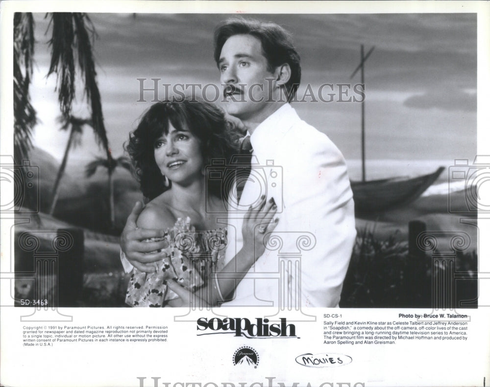 1991 Sally Field and Kevin Kline in Soapdis - Historic Images