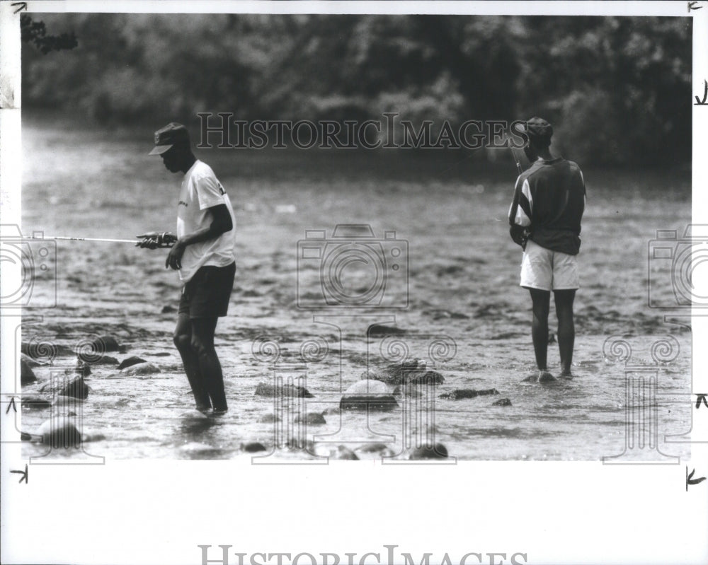 1989 Press Photo Fishing Kalamazoo River Michigan