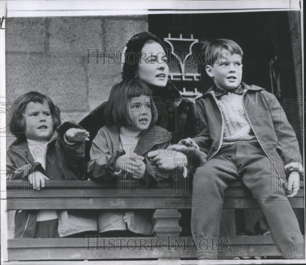 1956 Press Photo Ingrid Bargman Three Children Won Robe - Historic Images