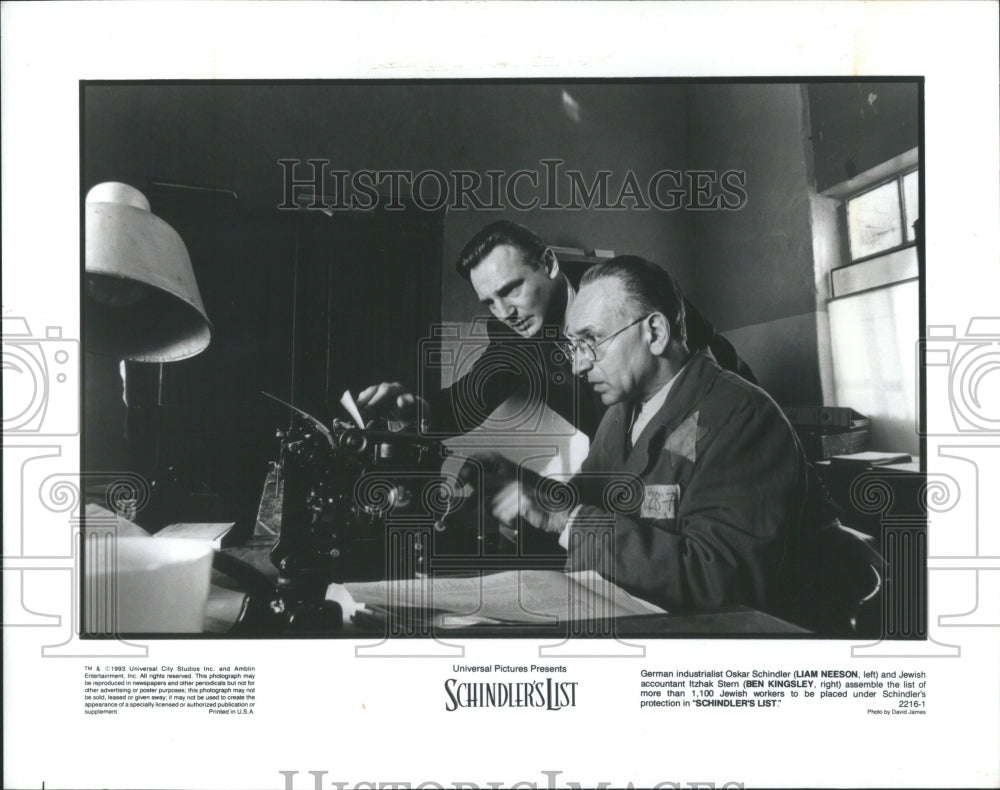 1994 Press Photo Llam Neeson Schindler Steven Spielberg