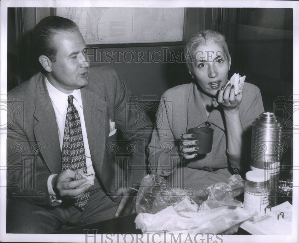 1952 Press Photo Carl M Weideman Jr Mrs Magrie Moss