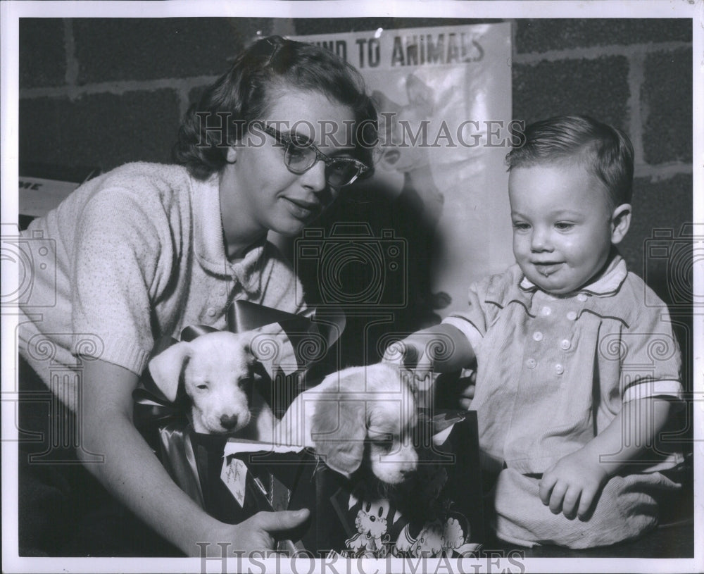 1955 Press Photo Mrs Helen Kuawa Richmond Jerry Kujawa