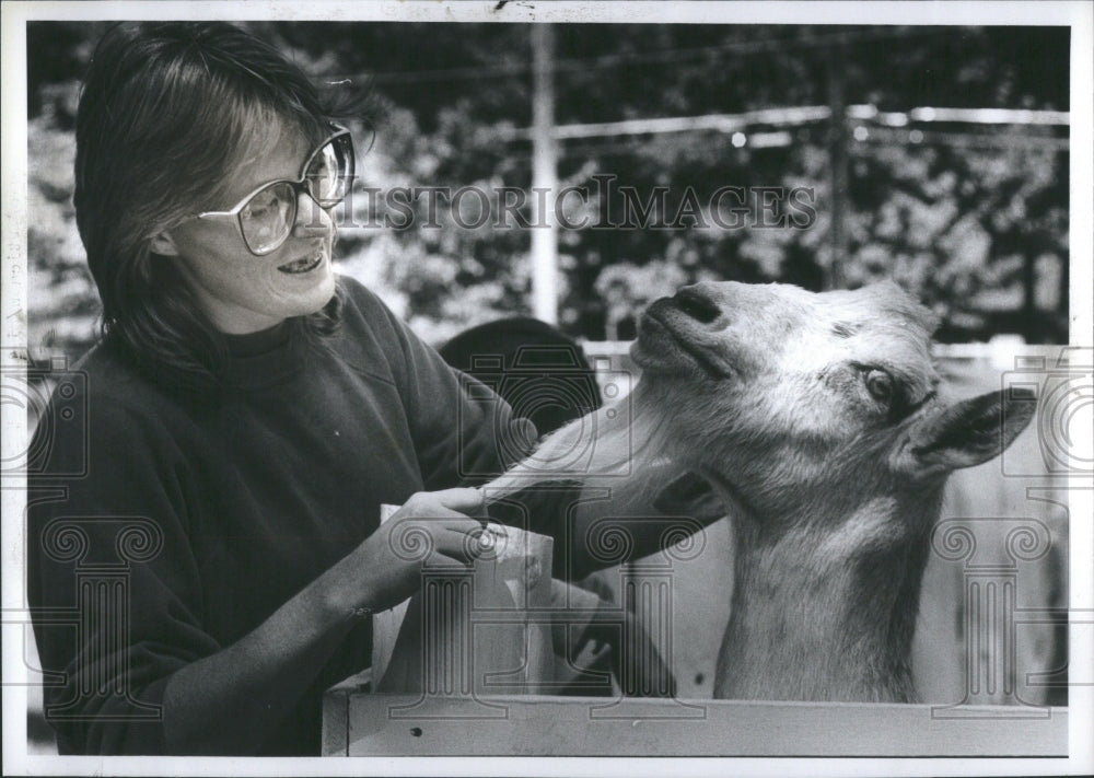 1986 Press Photo Margo Mann William Billy Goat Macomb