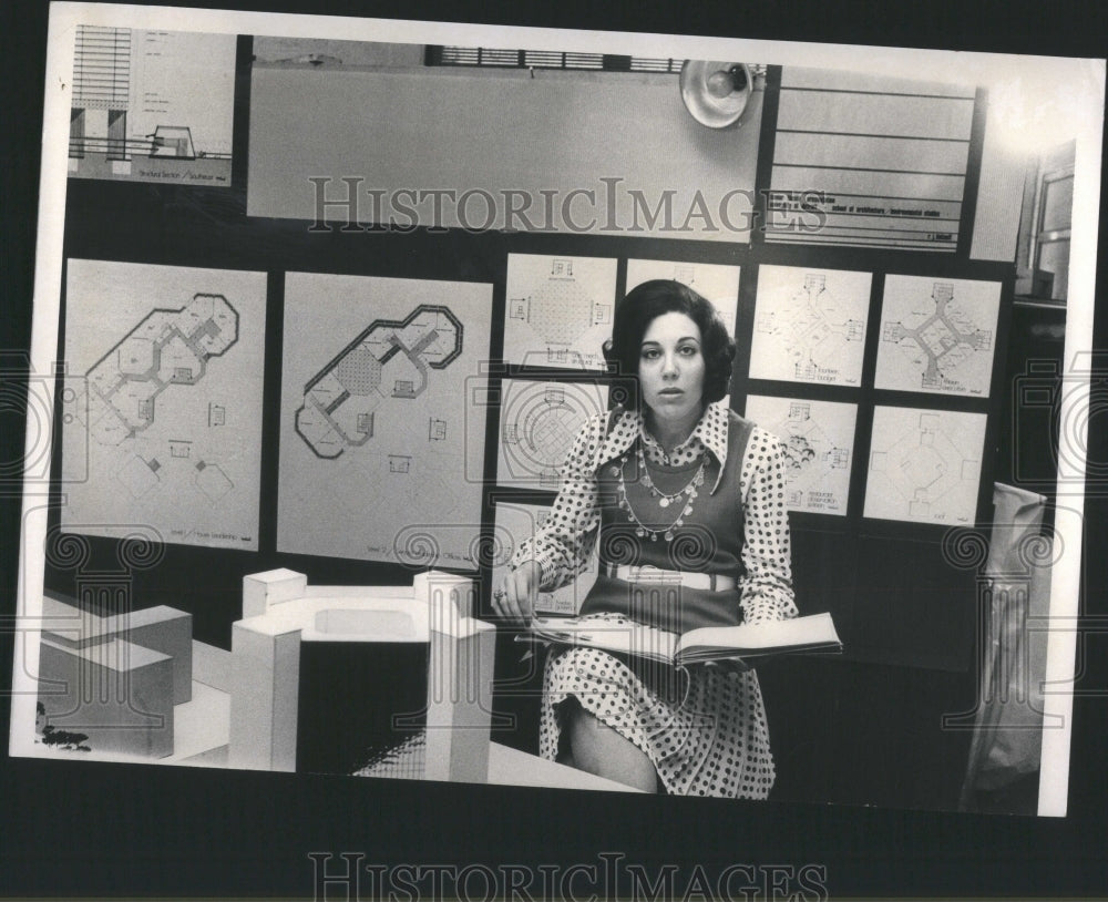 1972 Press Photo Sweeney Zo~es Leslie Weisman Educator