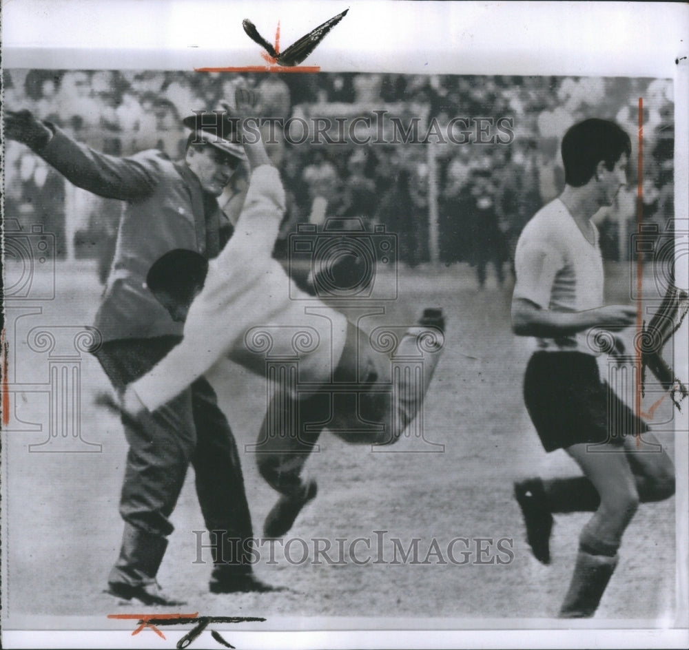 1964 Press Photo Perruvian Goal Frenzied Riot Game Lima