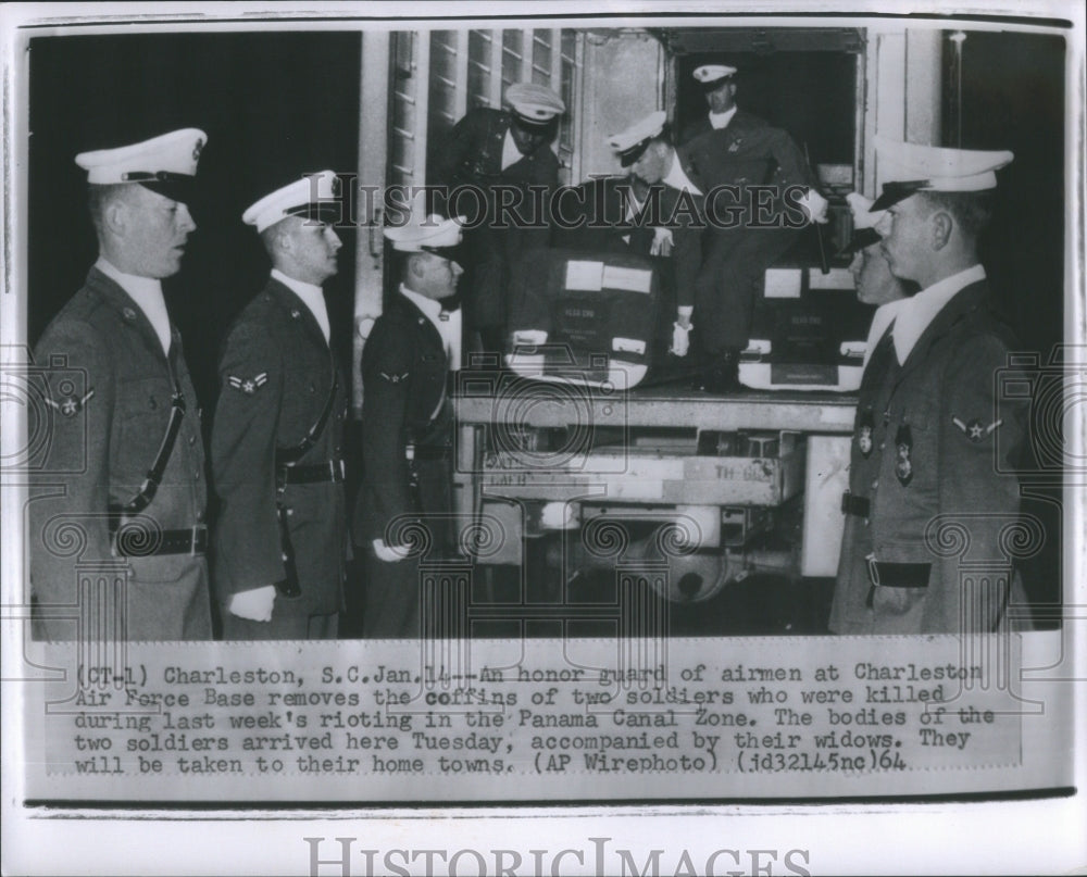 1964 Press Photo Charleston Air Force Base Soldiers