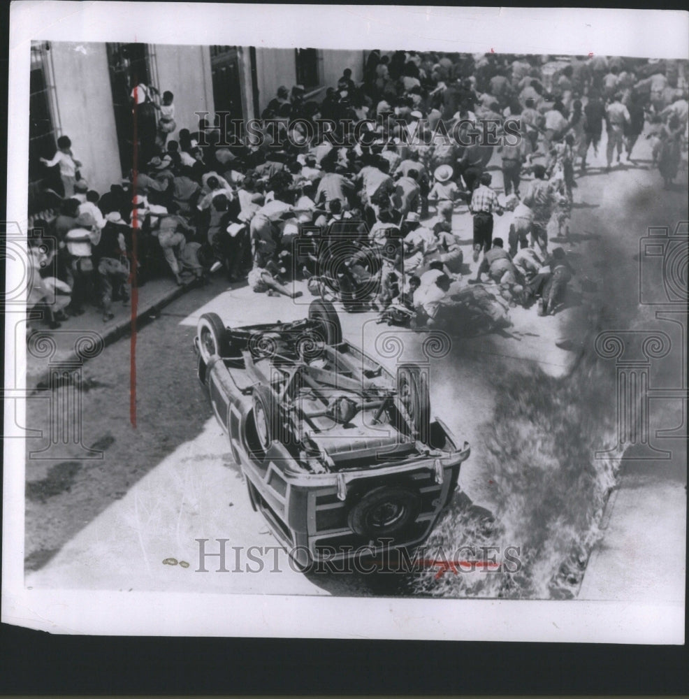 1951 Press Photo Riots Guatemala Panamanians Flee Troop