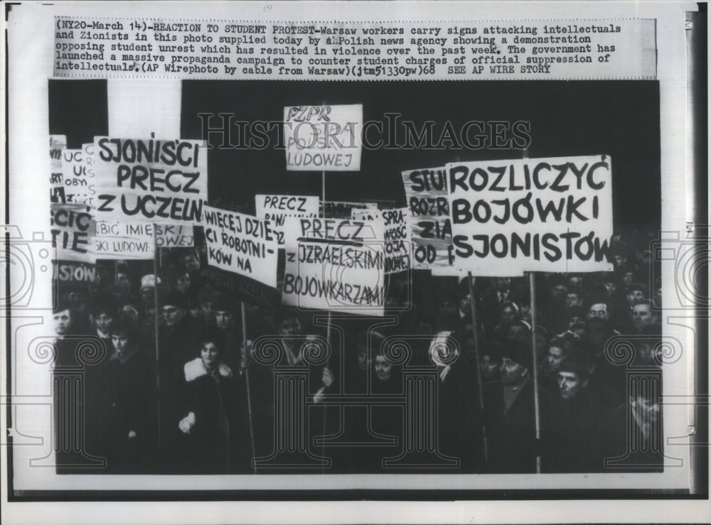 1968 Press Photo Reaction Students Protest Wersa Sign