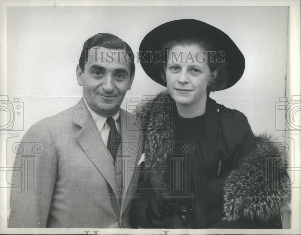 1936 Press Photo Irving Berlins Mr Mrs Seem Happy Home - Historic Images