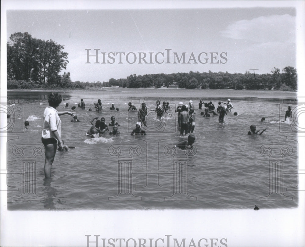 1964 Press Photo Nancy Schuelr Watching Swimmers Camp