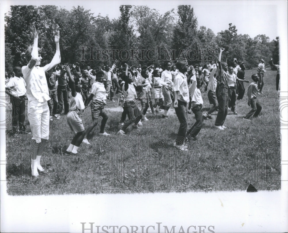 1964 Press Photo Det News Day Camp