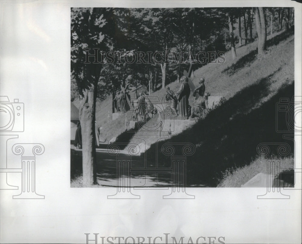 1937 Press Photo St Anne De Beapre Canada Church