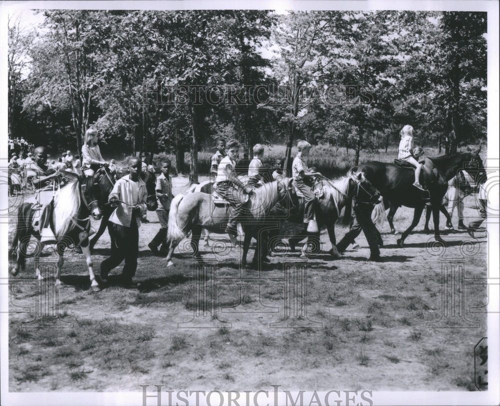 1956 Press Photo Children Horse Riding Park Ground