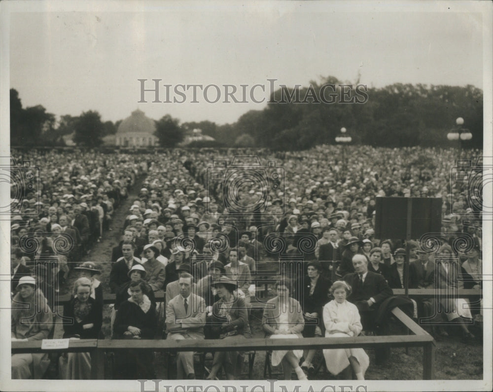 1934 Press Photo Detroit News Sunrise Party Experience