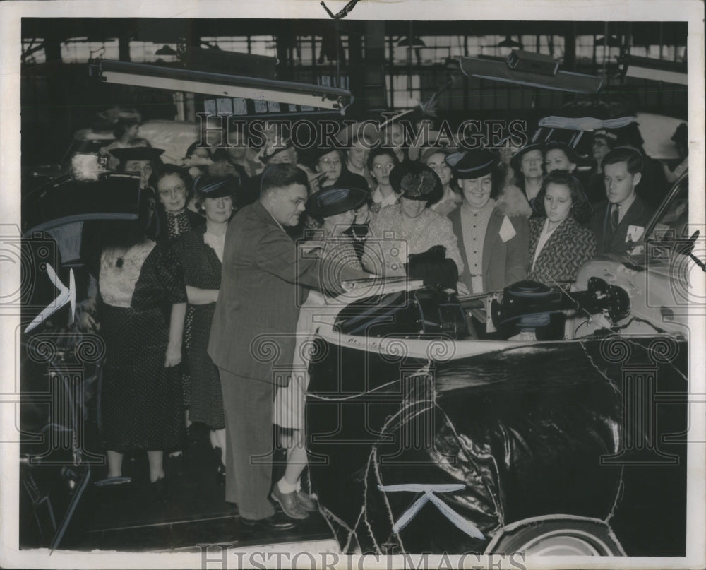 1940 Press Photo Chrysler Plant party: Carillon Benefit