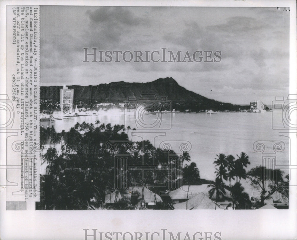 1962 Press Photo Nuclear Blast Waikiki Beach Diamond