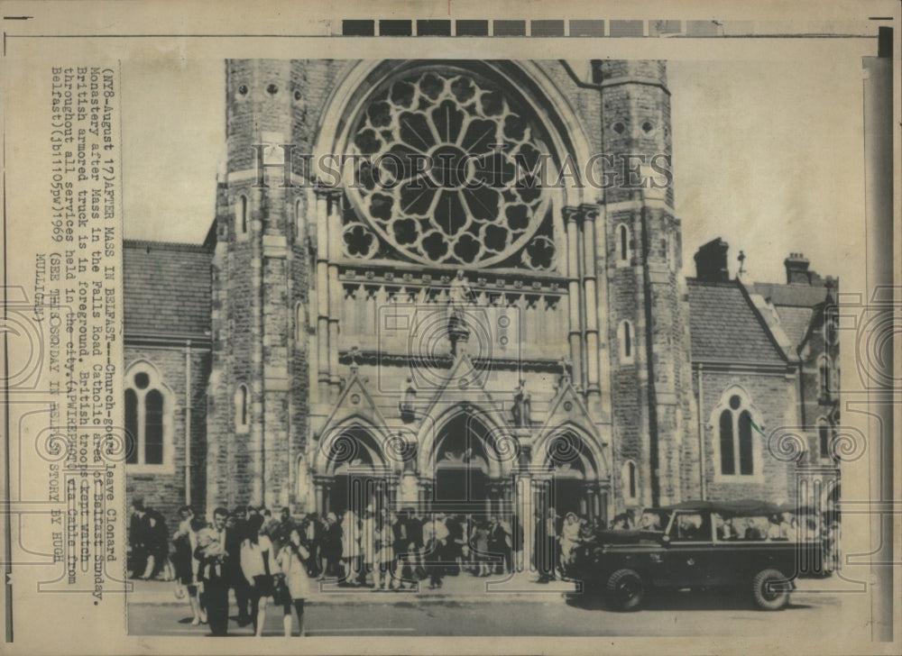 1969 Press Photo British Troops Peace Mass Belfast