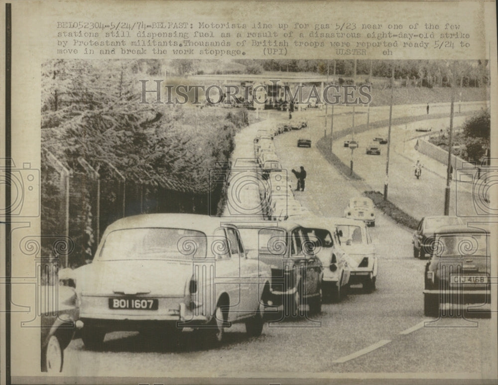 1974 Motorist Line Up For Gas Press Photo