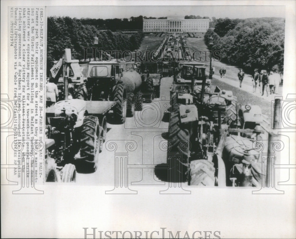 1974 Press Photo Belfast Ireland Riot Farmer Protest