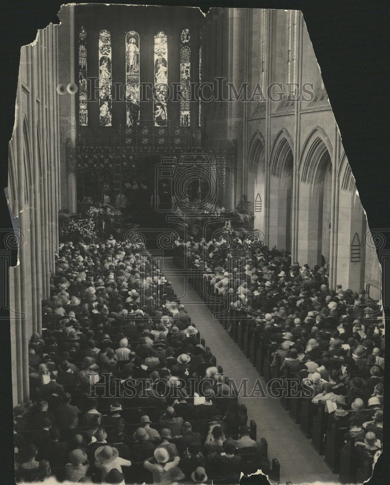 1925 Church Picture Prayer Crowd - Historic Images