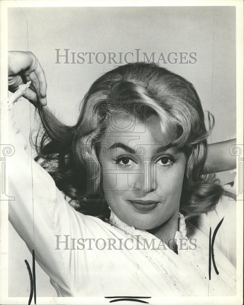 1963 Caroline Ritcher Singing Comedienne - Historic Images