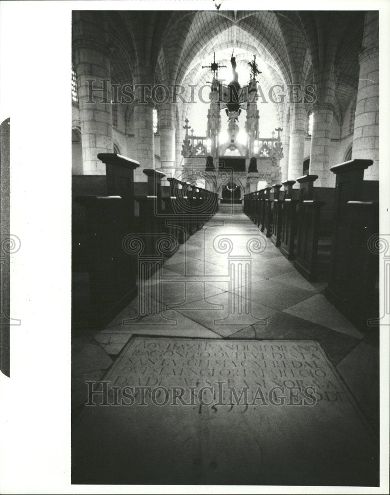 1985 Santo Domingo cathedral tomb - Historic Images