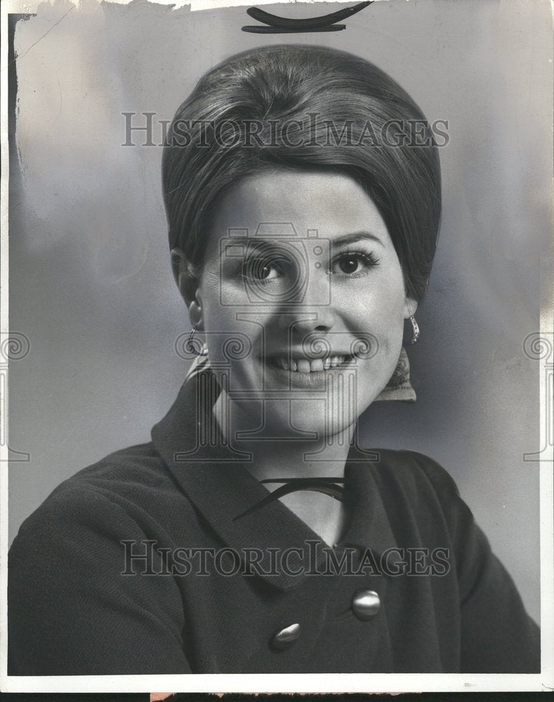 1973  Bethy Carrier Profession Newscaster - Historic Images