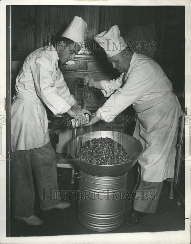 1939 Peter Oberling Making Xmas Pudding - Historic Images