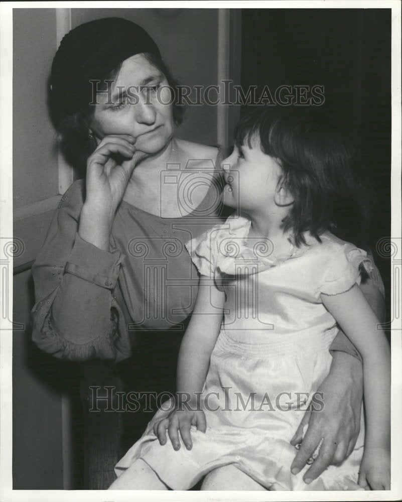 1934 Dolores Bielok And Daughter - Historic Images