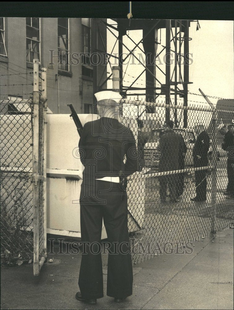 1985 Boiler Room Gaurd Gate Function Great - Historic Images