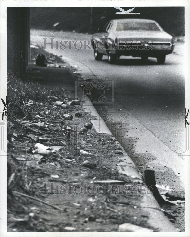 1973 Trash Xway Litter Car Road - Historic Images