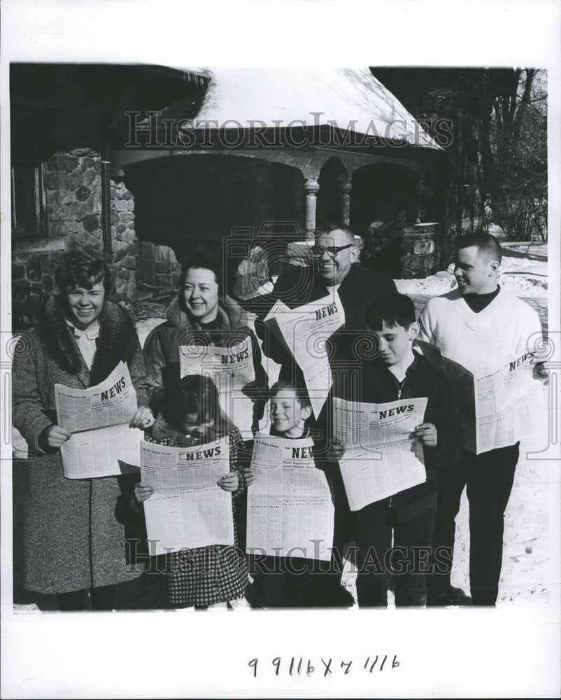 1963 Grass Lake Newspapers Tamsen Mrs Batte - Historic Images