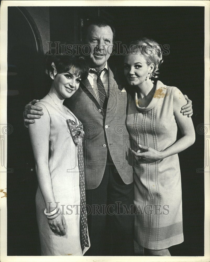 1967 Dan Dailey Naomi Davis Joy Sally Vince - Historic Images