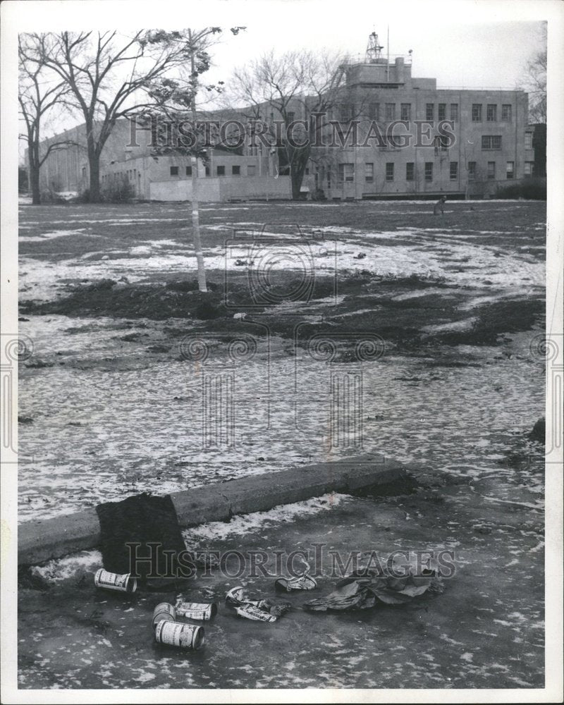 1970 Litter Old Beer Parking Area Armory - Historic Images