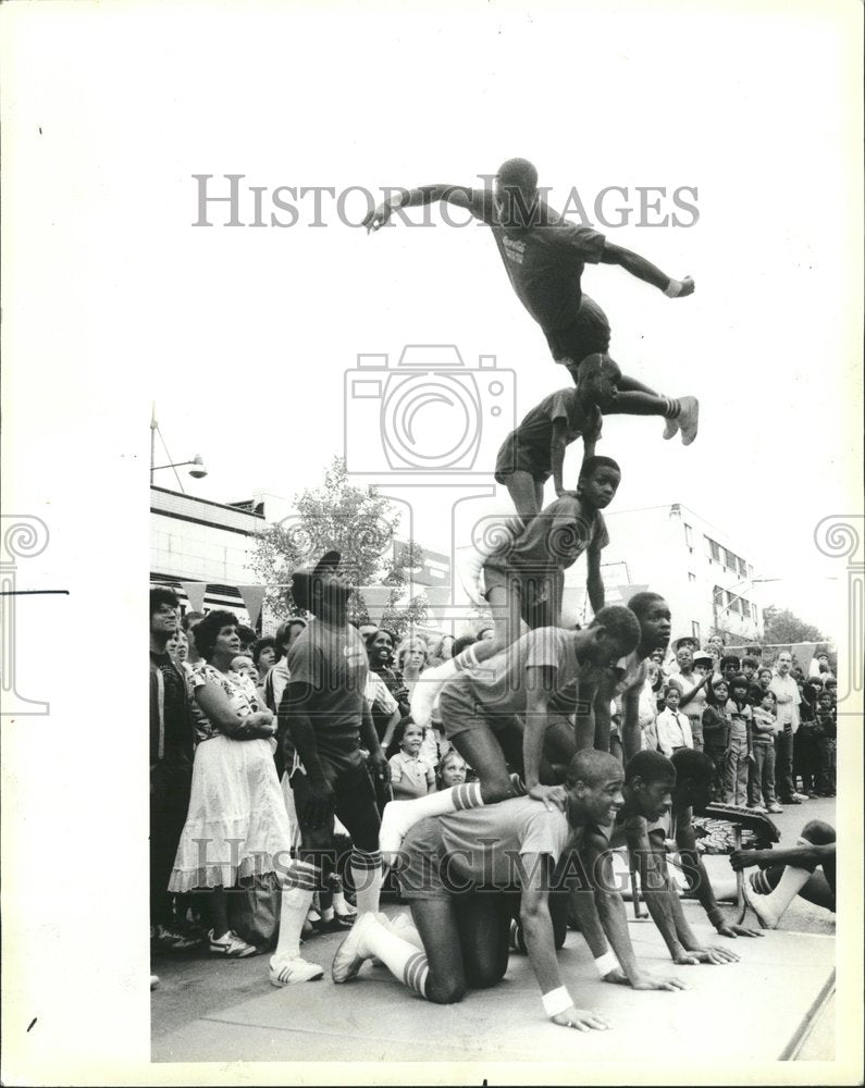 1994  Jesse White Rumpling-Historic Images