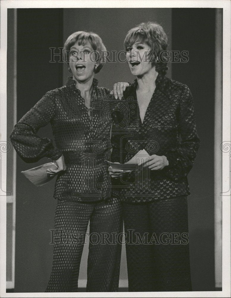 1975 Actor Carol Burnett &amp; Shirley MacLaine-Historic Images