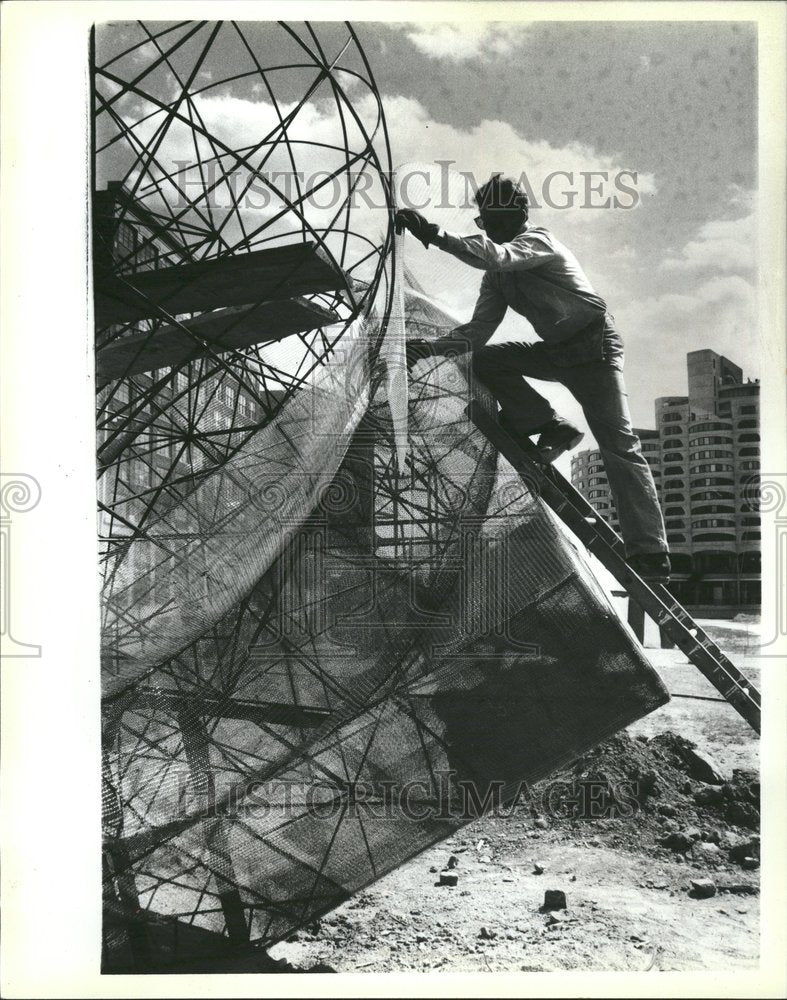 1986 Sculpture Chicago Worker Tucker-Historic Images