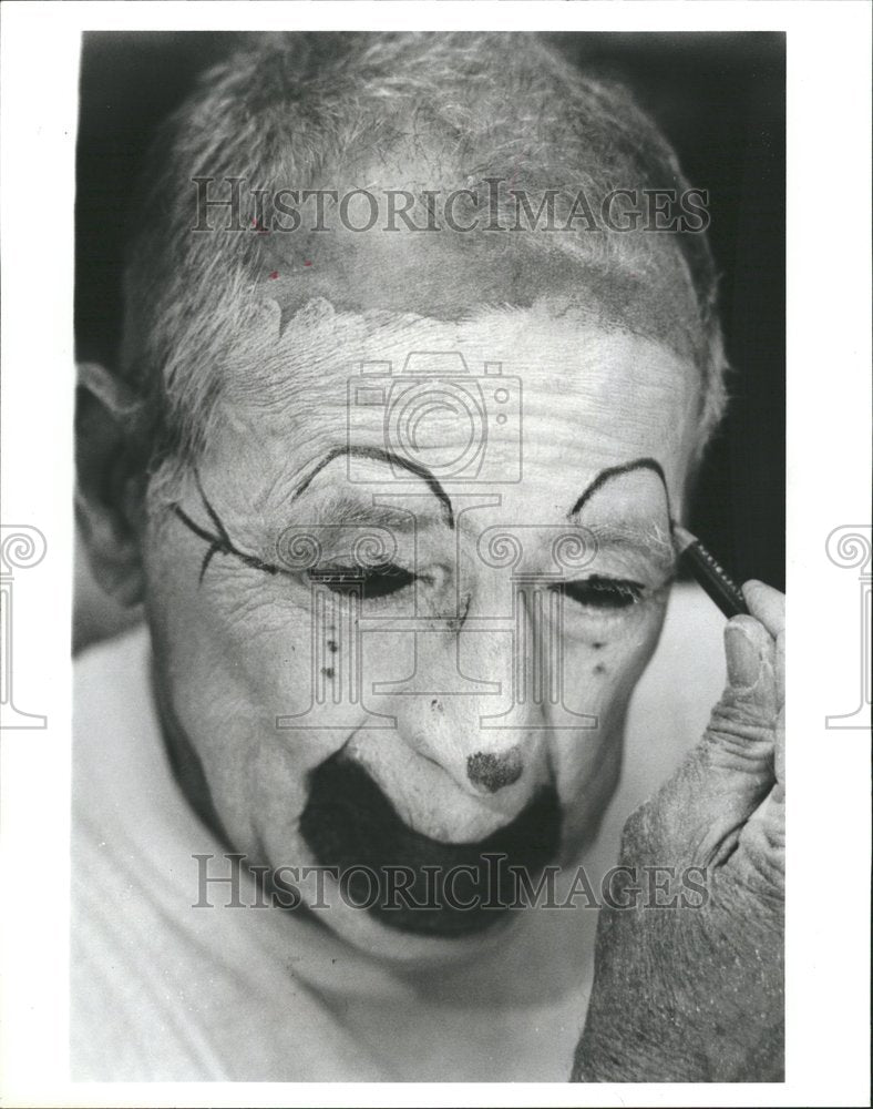 1985 Maurice Peasley Clown - Historic Images