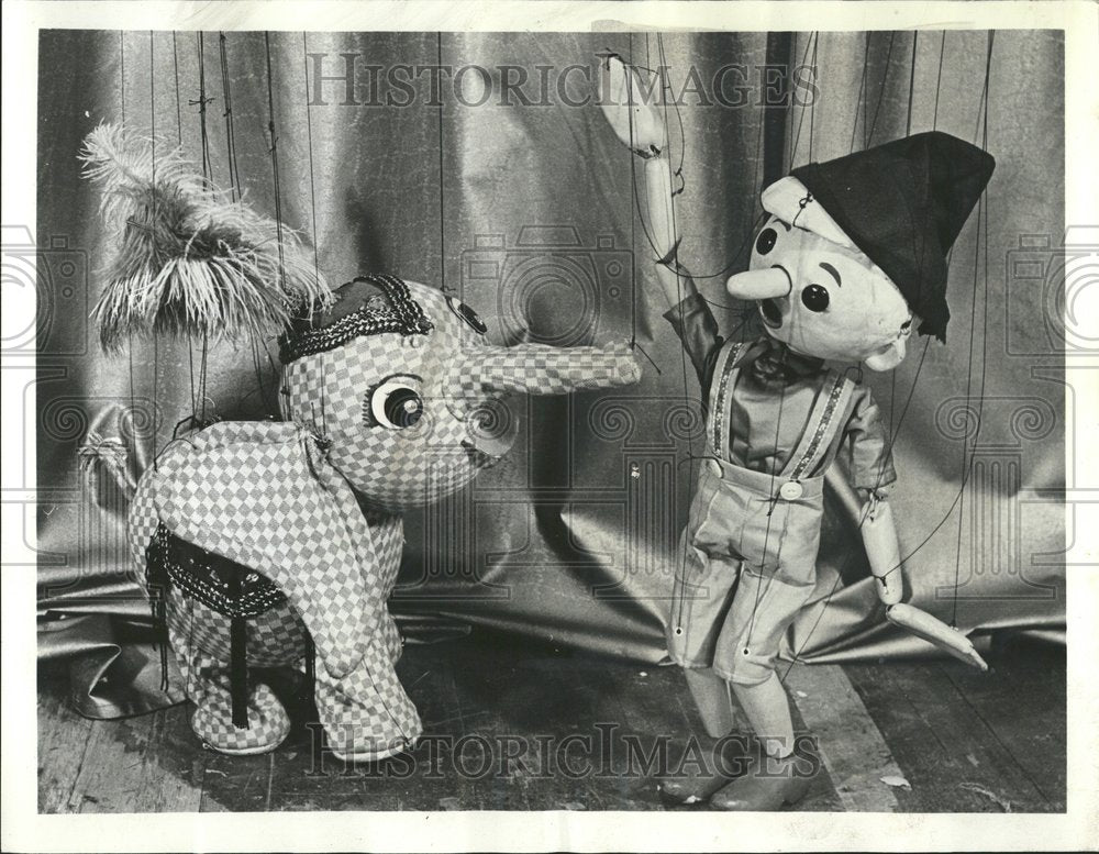 1971 Puppet Show Studebaker Chicago - Historic Images