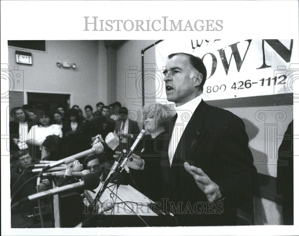 1992 Jerry Brown Politician Michigan Speech - Historic Images