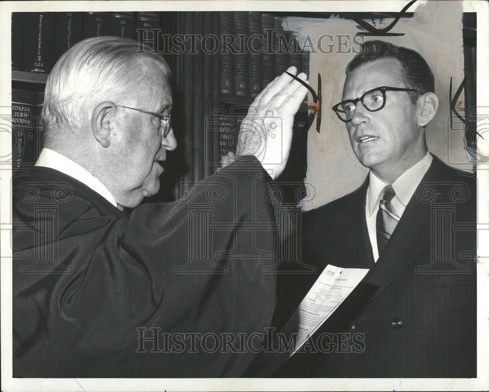 1969 Judge Thornyon swearing Jame H Brickly - Historic Images