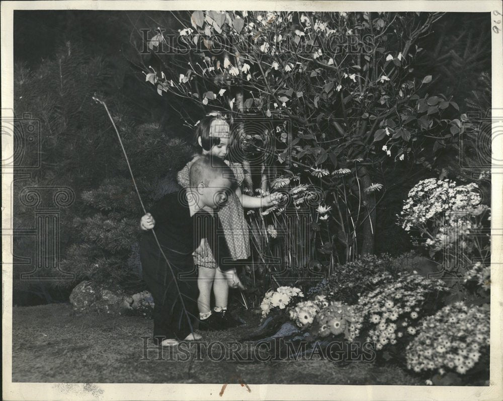 1934 North American Flower Show Children - Historic Images