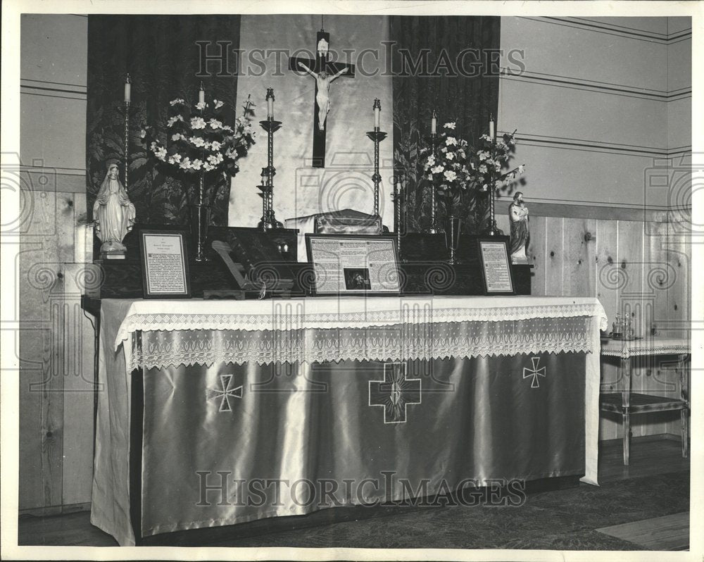 1942 US Army Makeshift Catholic Altar - Historic Images