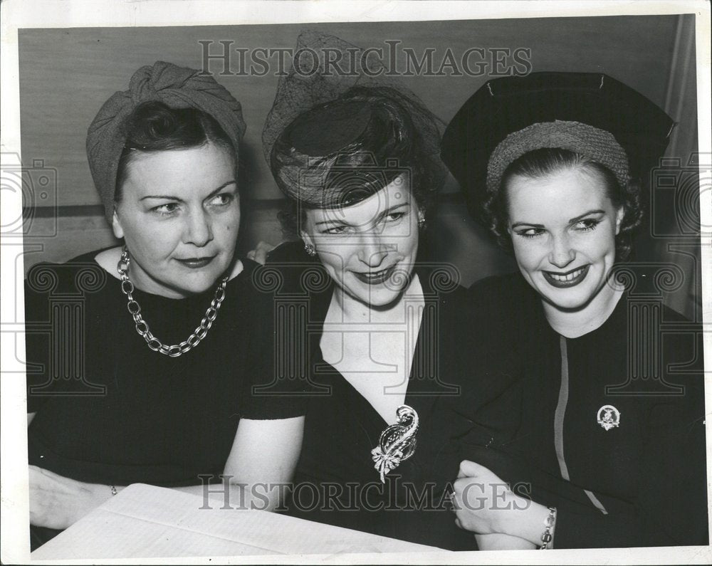 1942 Women of the Wermuth Family - Historic Images