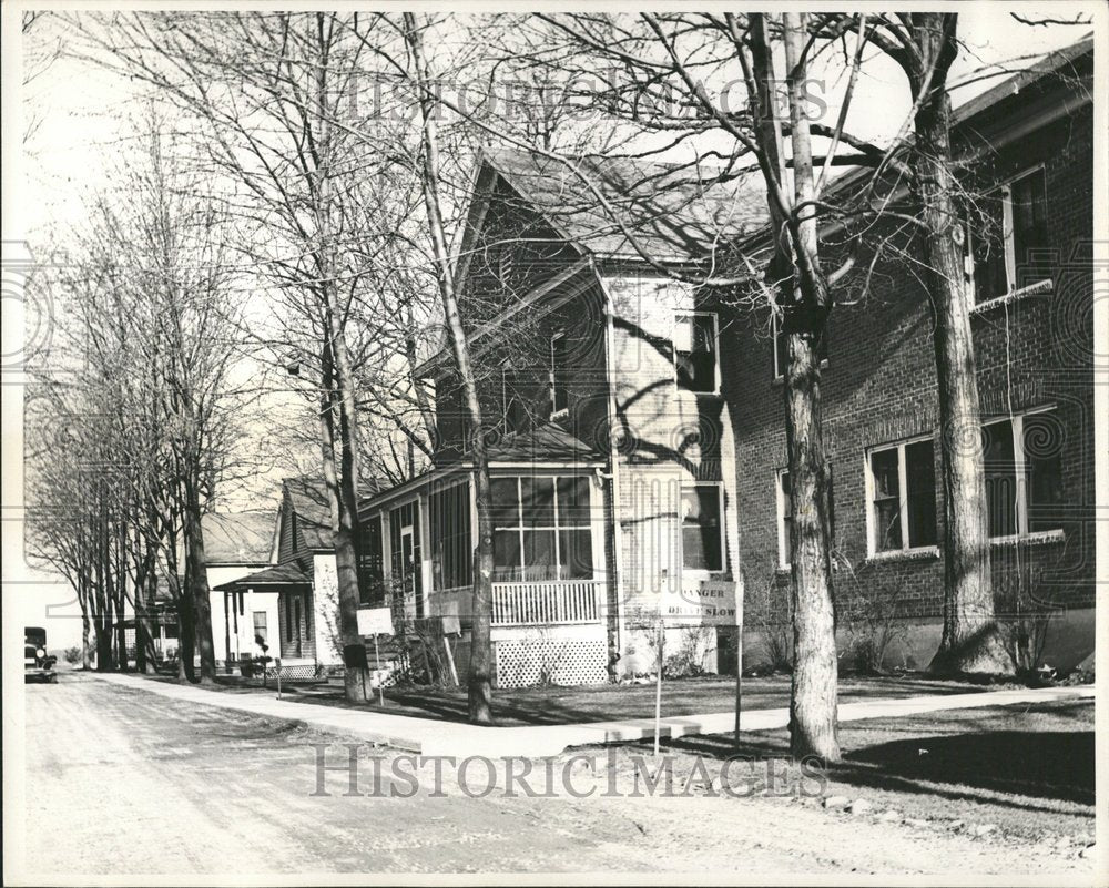 1941 Residence Employe Pleasant School - Historic Images