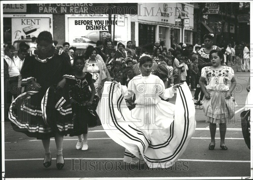 1991 mexianan christina angela huizar wave - Historic Images