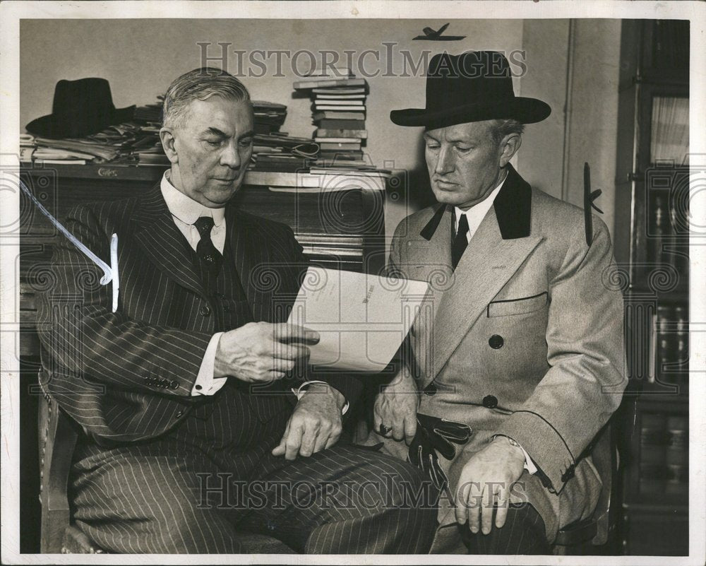 1944 Judge Leland Carr &amp; Kim Sigler - Historic Images